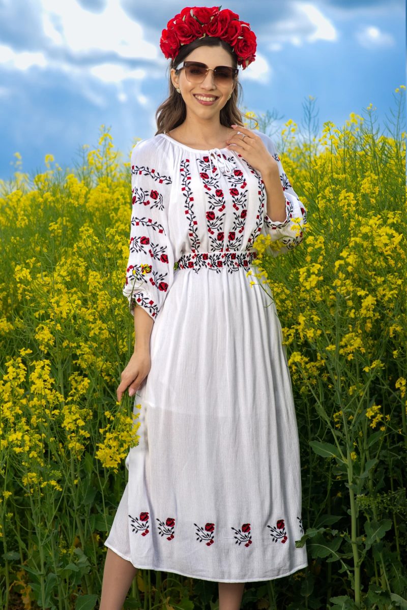 Rochie traditionala alba Rodica din vascoza cu broderie florala