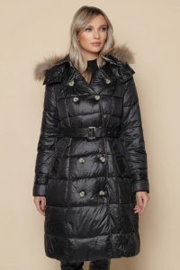 Geaca neagra cu blana naturala si inchidere cu doua randuri de nasturi