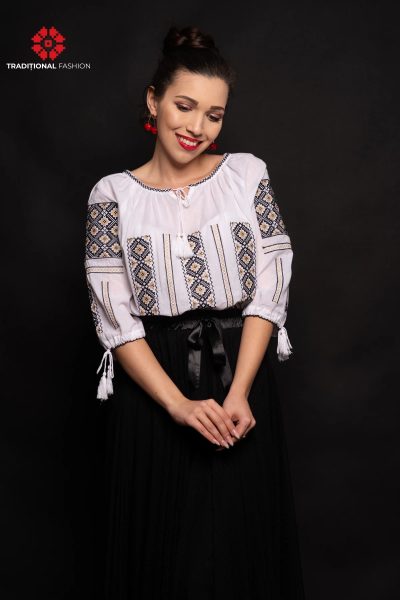 Ie alba Andra cu romburi aurii brodate