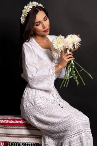 Ie alba Bucovineana din bumbac Ana-Maria brodata cu simbolul ancestral al stelei