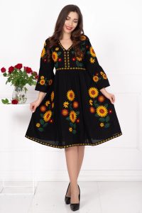 Rochie traditionala neagra Angelica cu floarea soarelui brodata